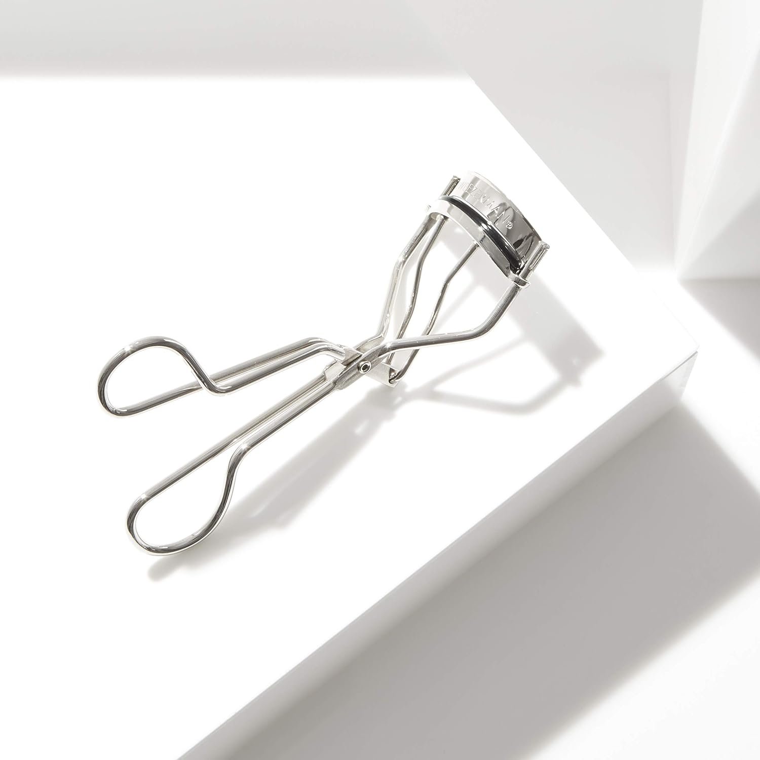 Tweezerman Classic Eyelash Curler for All Eye Shapes with Refill Pads - Image 7