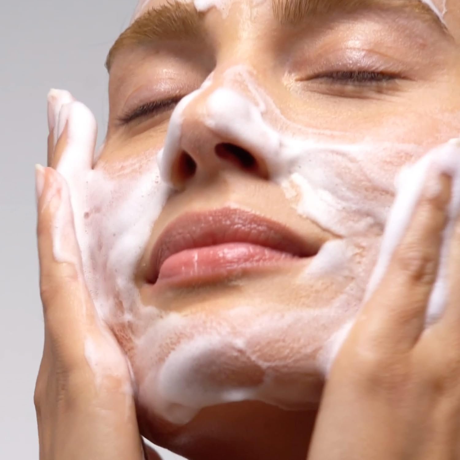 Caudalie Vinoclean Gentle Instant Foaming Facial Cleanser for All Skin Types - Image 4