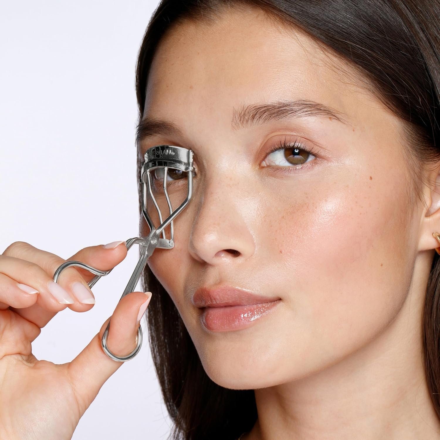Tweezerman Classic Eyelash Curler for All Eye Shapes with Refill Pads - Image 4