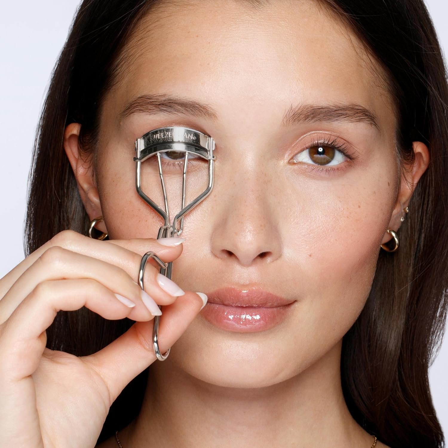 Tweezerman Classic Eyelash Curler for All Eye Shapes with Refill Pads - Image 3