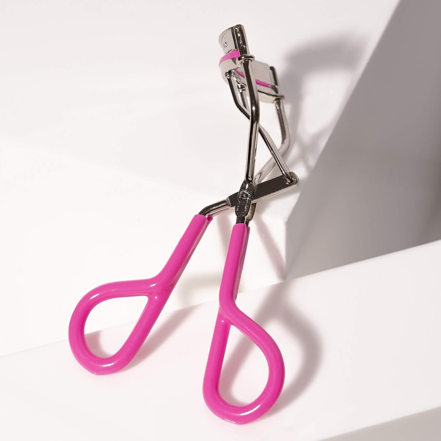 Tweezerman Comfort Grip Eyelash Curler for All Eye Shapes Neon Pink - Image 5