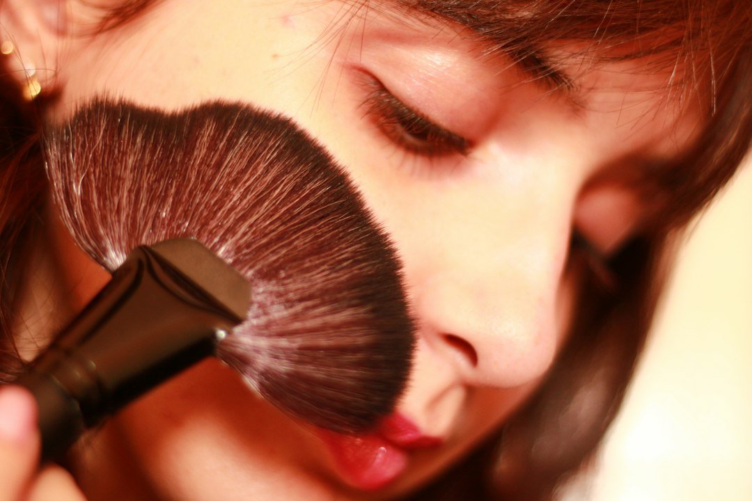 How to Make Your Makeup Look Smooth and Long-Lasting